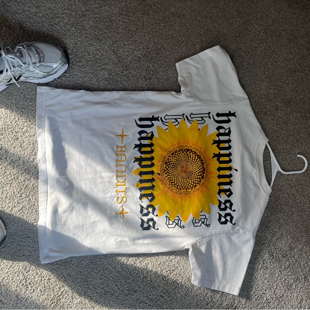White and Yellow Sunflower Short Sleeve Tee